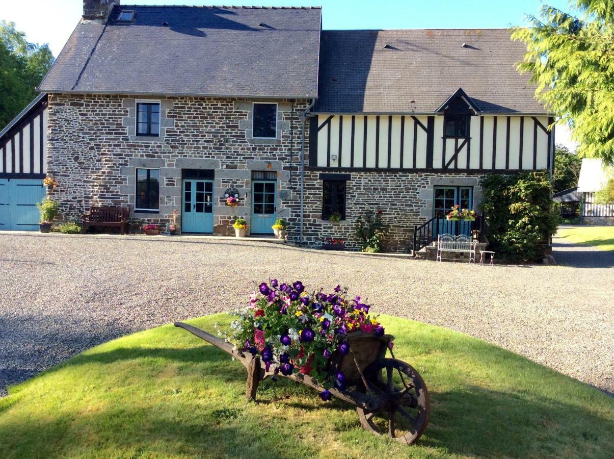 Maison Mai Or La Petite Maison Mai Or La Petite Grange Or All Three La Chapelle-Urée المظهر الخارجي الصورة